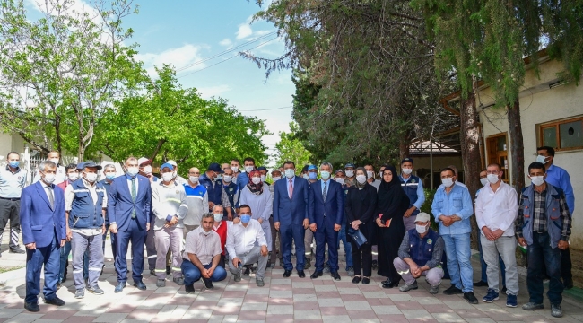 Başkan Gürkan, mezarlık personeliyle bir araya geldi