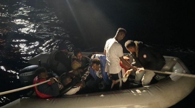 İzmir açıklarında 10 düzensiz göçmen kurtarıldı