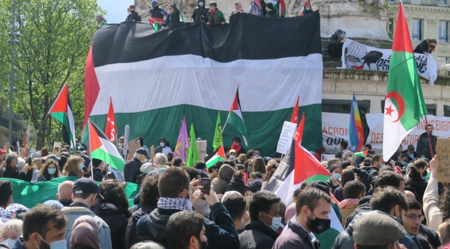 Paris'te binlerce kişi Filistin için sokaklara döküldü