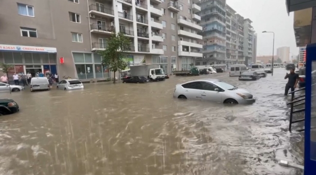 Batum'da şiddetli yağış sele neden oldu