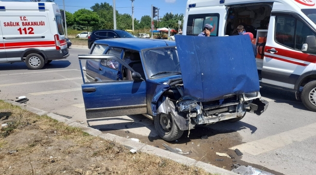 İki otomobil çarpıştı: 7 yaralı