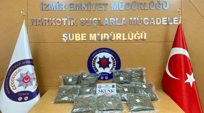 İzmir'de otoyol gişelerinde uyuşturucu operasyonu: 3 gözaltı