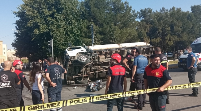 Meşrubat kamyoneti motosikletli çifte çarptı: 1 ölü, 2 yaralı