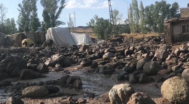 Ağrı'da sel suları evini basınca kalp krizi geçiren kadın hayatını kaybetti