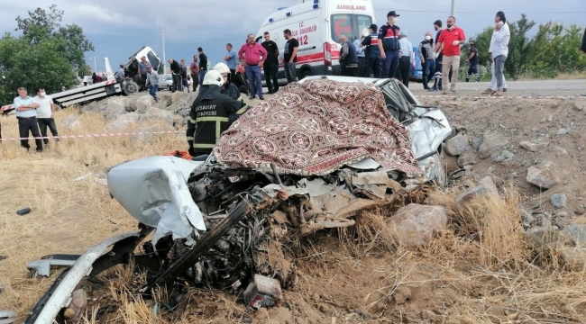 Aksaray'da otomobil ile oto kurtarıcı çarpıştı: 2 ölü, 1 yaralı