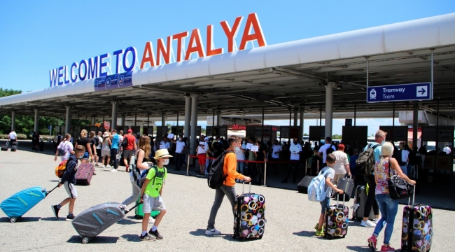 Antalya 8 ayda 5 milyon yabancı turist ağırladı