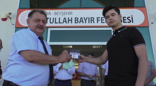 YKS'de Beyşehir'in şampiyon öğrencileri altınla ödüllendirildi