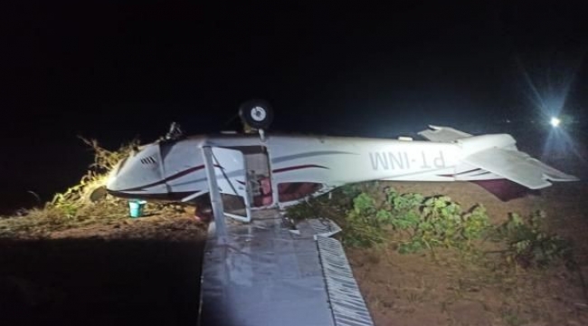 Uyuşturucu kaçakçılarına ait küçük uçakta 300 kilograma yakın kokain ele geçirildi