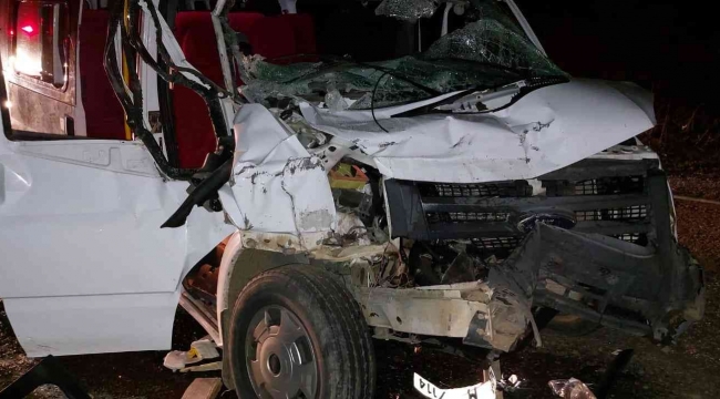 Giresun'da minibüs ile traktör çarpıştı: 3 yaralı