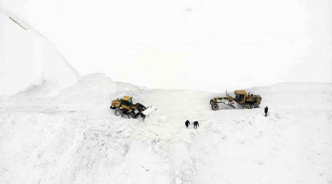 Muş'ta kar kalınlığının 3 metreyi geçtiği bölgede genişletme çalışması başlatıldı