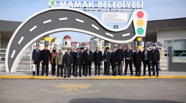 Özbekistan Emniyet Genel Müdürlüğü çalışanları, trafik eğitim parkını ziyaret etti